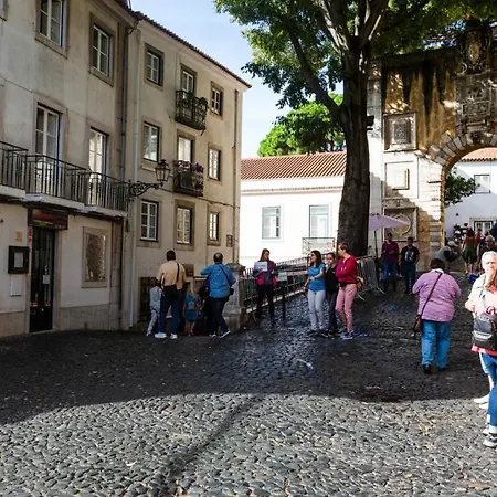 Plum Guide - The Wicker Bloom * Lisbon
